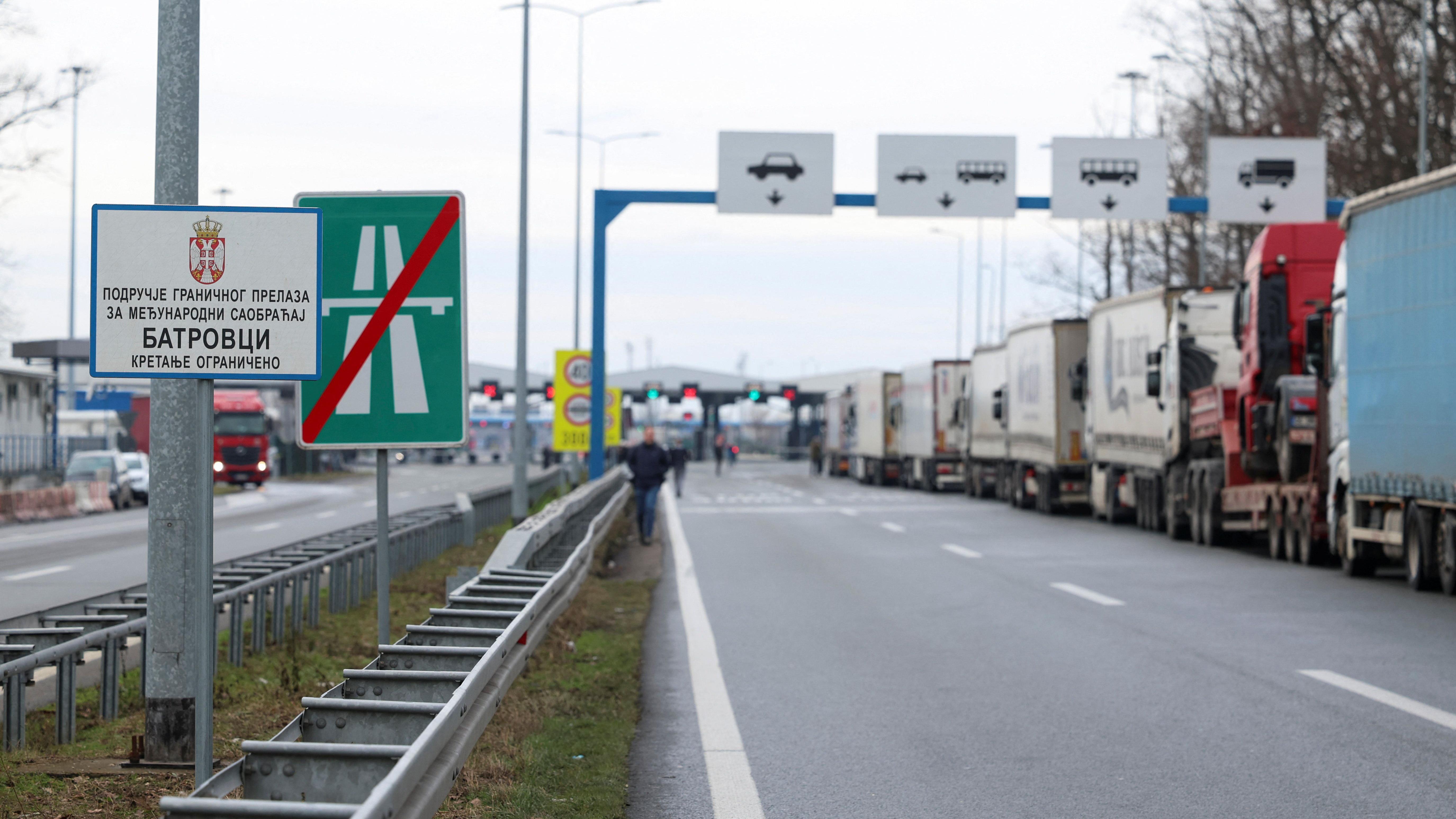 EU poručila kamiondžijama sa Balkana: 'Nema ustupaka' 2 kolona kamiona na granici Srbije i Hrvatske, na prelazu Batrovci