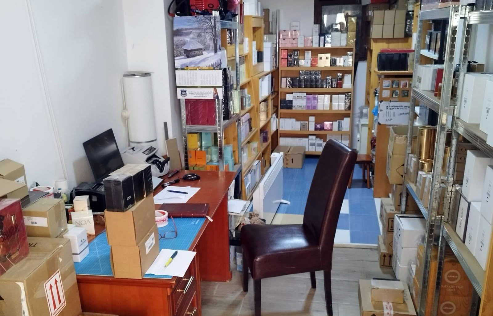 MUP: U Subotici zaplenjeni parfemi vredni 5,8 miliona dinara (FOTO) 2 MUP: U Subotici zaplenjeni parfemi vredni 5,8 miliona dinara (FOTO) 2