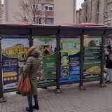 Od biblijskih sadržaja do kamagra nadražaja, strani jezici i domaća kuhinja: Šta se sve „nudi” na autobuskim stajalištima (FOTO) 5