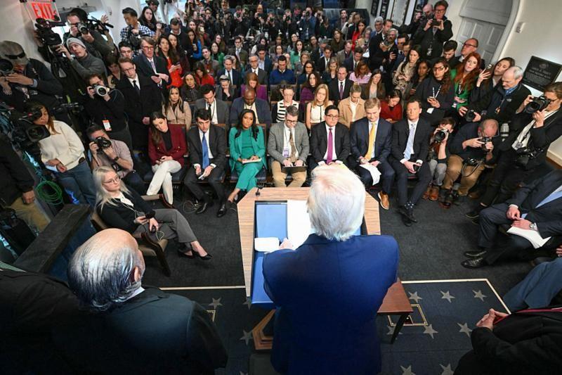 Tramp, konferencija