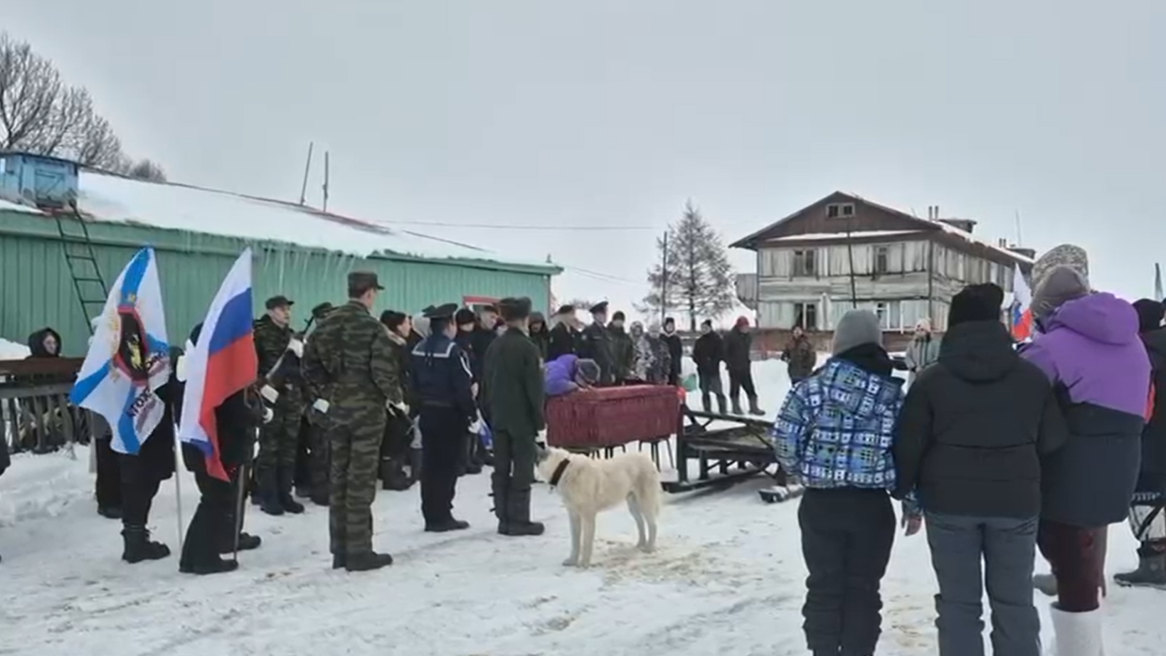 'U skoro svakoj porodici, neko je na frontu': Rusko selo koje gubi muškarce u ratu 2 Sahrana Akeeva