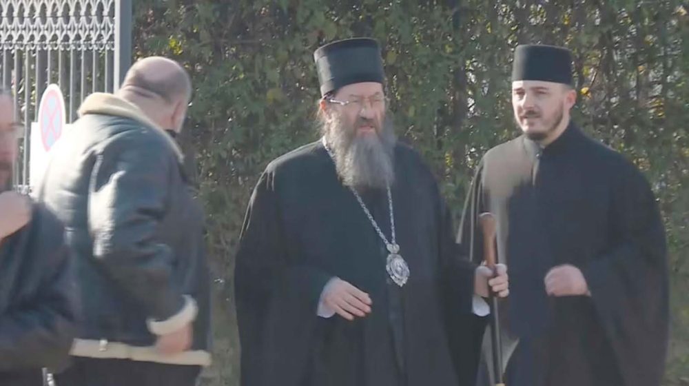 Da li se sprema smena vladike Justina? 8