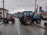Da je ovo normalna zemlja, mi ne bismo ni bili ovde: Reporter Danasa sa poljoprivrednicima na blokadama u Šumadiji (FOTO) 9