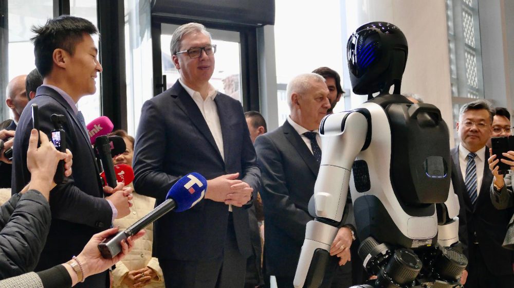 Roboti u sudnicama 8