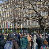 UŽIVO Protest u Novom Sadu zbog Mrdićevih zakona: "Kome smeta nezavisno sudstvo, kome smeta samostalno tužilaštvo?" (FOTO; VIDEO) 6
