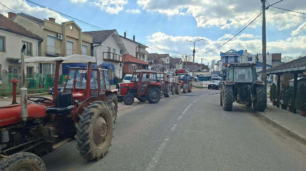 Sutra sastanak u Vladi Srbije, a u međuvremenu poljoprivrednici demantuju Ministarstvo: "Apsolutno ništa nije dogovoreno, to je bio nezvaničan sastanak" 1