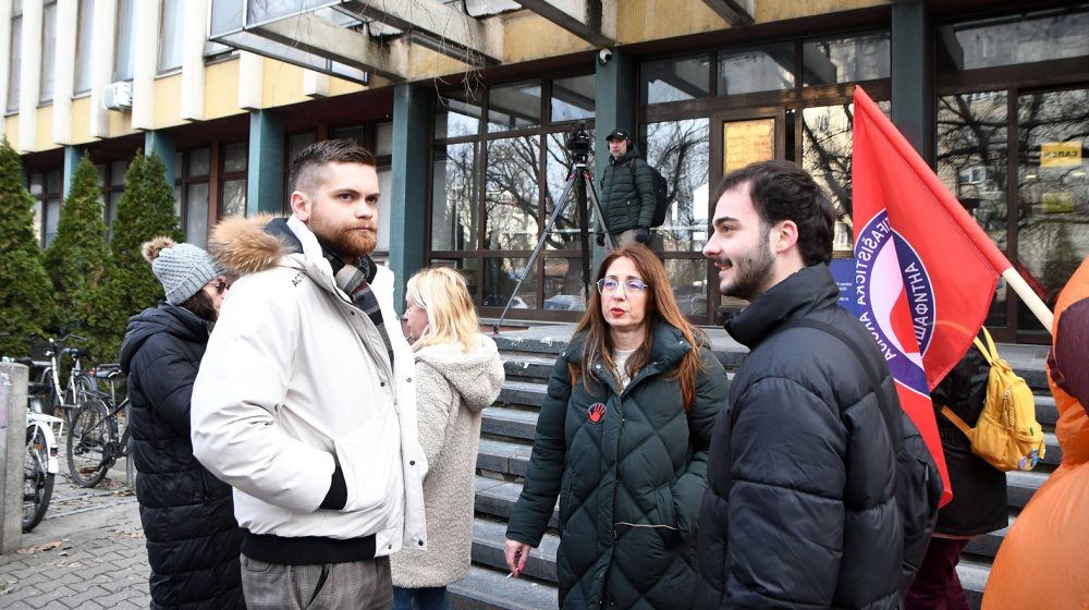Protest ispred suda: Nastavljeno suđenje aktivistima iz Novog Sada 1