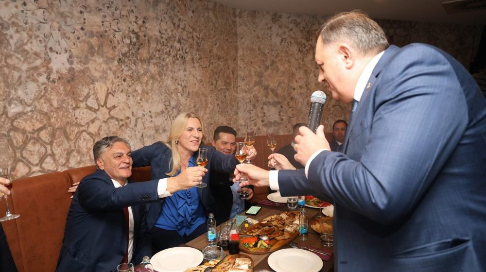 Dodik zapevao: Ovako je proslavljena pobeda Karana (VIDEO) 1