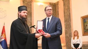 "Za dobročinstvo i veliku ljubav prema eparhiji": Vučić primio Orden Novomučenika bihaćko-petrovačkih 13