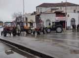 Da je ovo normalna zemlja, mi ne bismo ni bili ovde: Reporter Danasa sa poljoprivrednicima na blokadama u Šumadiji (FOTO) 10