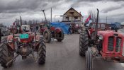 Da je ovo normalna zemlja, mi ne bismo ni bili ovde: Reporter Danasa sa poljoprivrednicima na blokadama u Šumadiji (FOTO) 12