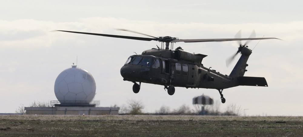 Loše vreme prekinulo potragu "Crnog jastreba" za telima stradalih u lavini u Kaliforniji 10