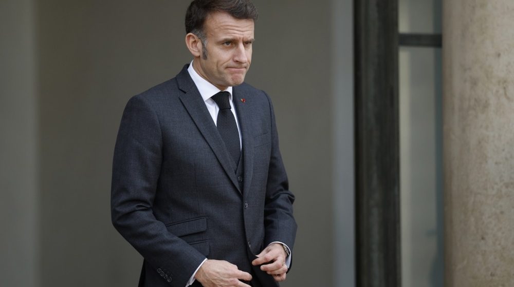 Makron ulazi u period "nesposobnog predsednika", evo i zbog čega 9