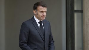 Makron ulazi u period "nesposobnog predsednika", evo i zbog čega 21