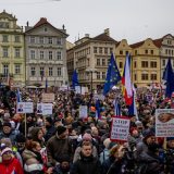 Desetine hiljada građana u Pragu izašle da podrže predsednika Pavela protiv radikala u vladi 5