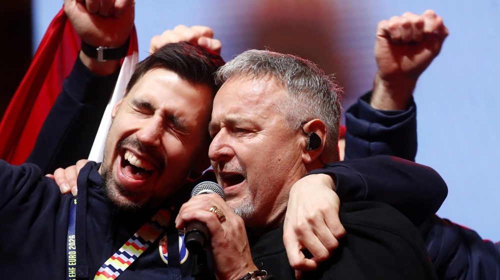 (VIDEO) Hrvatski rukometaši statisti, Tompson zvezda večeri: Da li HDZ određuje šta je patriotizam? 9