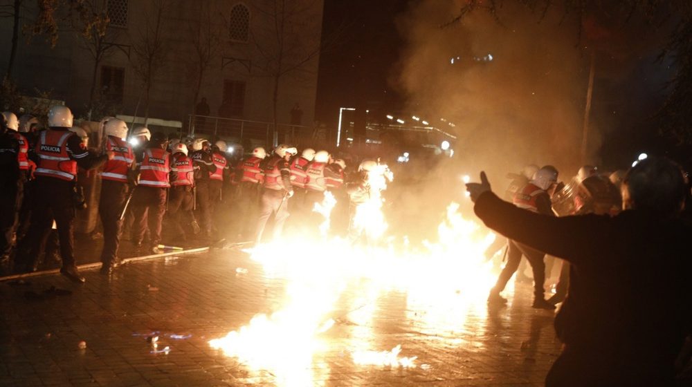 Analiza: Žestoke demonstracije u Albaniji svedoče da region, uključujući Srbiju, traži političke promene 1