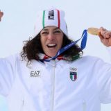 Najlepša priča sa Zimskih olimpijskih igara: Posle višestrukog preloma noge i dve operacije u prethodnoj godini Brinjone je na petim Igrama stigla do zlata 5