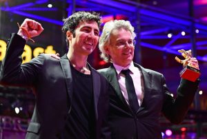 Zlatnog medveda Berlinala osvojio film Žuta slova, nemačkog reditelja Ilkera Čataka 14 Zlatnog medveda Berlinala osvojio film Žuta slova, nemačkog reditelja Ilkera Čataka 10