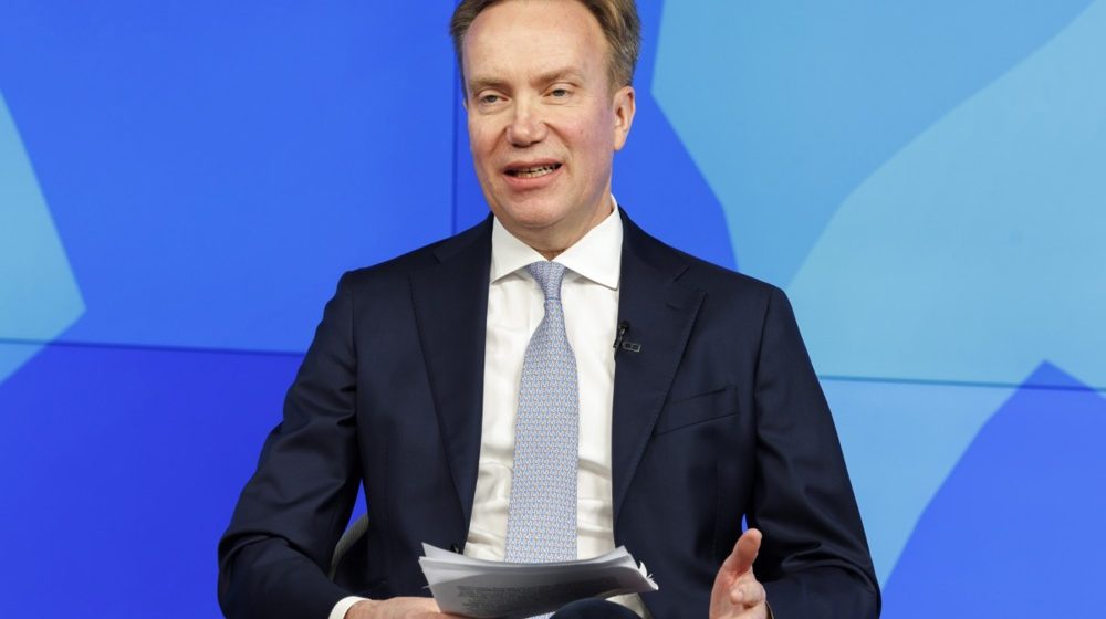 "Pao zbog Epstina": Ko je Borge Brende, koji je podneo ostavku na mestu generalnog sirektora Svetskog ekonomskog foruma koji organizuje samit u Davosu? 1