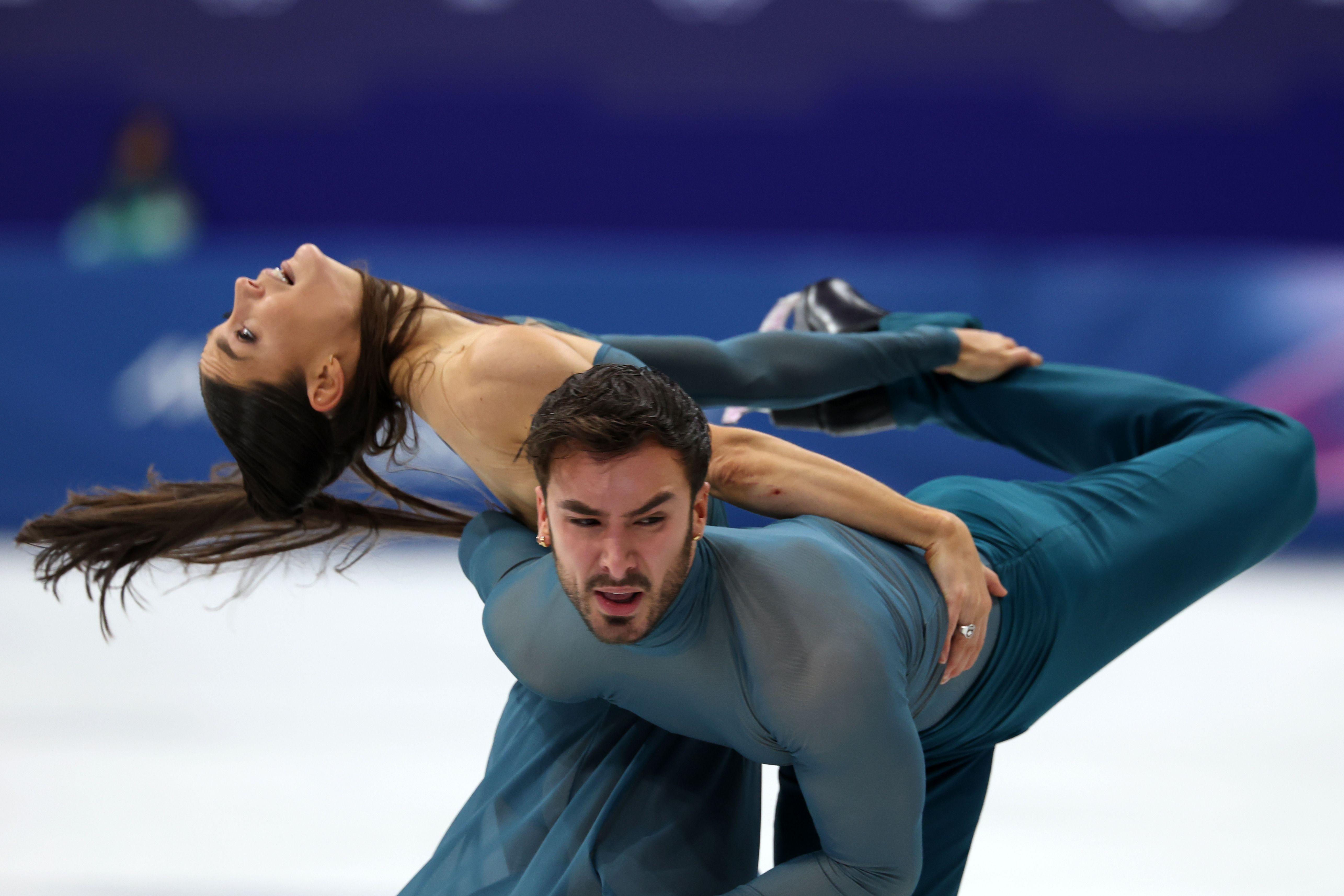 Kontroverzni olimpijski šampioni iz Francuske 5 Gijom Sizeron i Lorans Furnije Bodri olimpijski šampioni u umetničkom klizanju u parovima, umetničko klizanje, klizači, zimske olimpijske igre u italiji