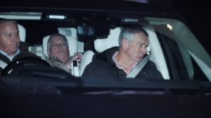 Veze sa Epstinom koštale Endrua titula, a možda će i britanskog prestola 20 Veze sa Epstinom koštale Endrua titula, a možda će i britanskog prestola 15