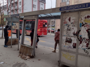 Od biblijskih sadržaja do kamagra nadražaja, strani jezici i domaća kuhinja: Šta se sve „nudi” na autobuskim stajalištima (FOTO) 15