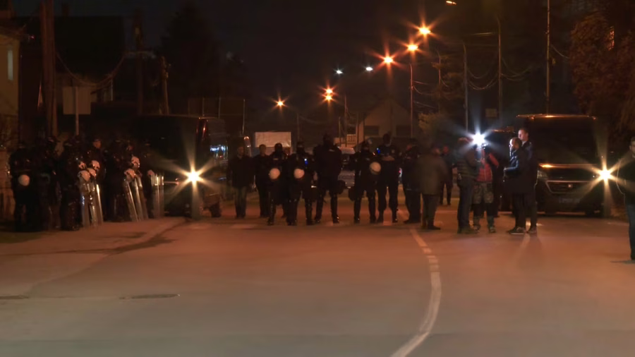 Doček studenata i skup SNS: "Ub napunili batinašima i policijom iz različitih mesta" 10