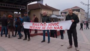 Surdulica na nogama, zvaničnici ćute: Zbog čega građani svakodnevno protestuju? 11 Surdulica na nogama, zvaničnici ćute: Zbog čega građani svakodnevno protestuju? 8