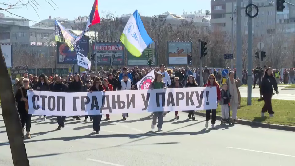 Protest zbog izgradnje akvarijuma uz jake policijske snage, privedena jedna osoba, bajkeri blokirali raskrsnicu (FOTO, VIDEO) 2 Protest zbog izgradnje akvarijuma uz jake policijske snage, privedena jedna osoba, bajkeri blokirali raskrsnicu (FOTO, VIDEO) 2
