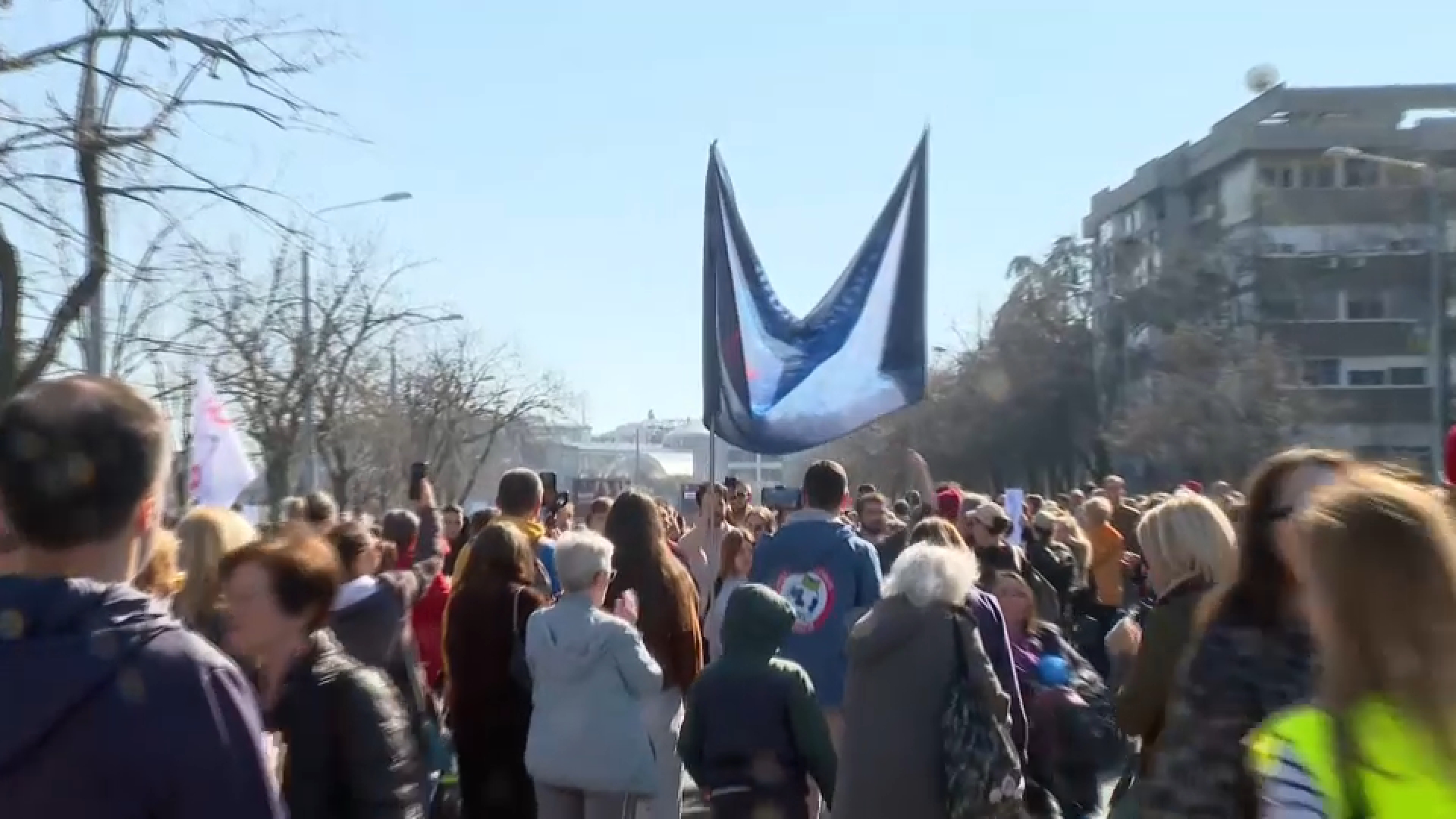 Protest zbog izgradnje akvarijuma uz jake policijske snage, privedena jedna osoba, bajkeri blokirali raskrsnicu (FOTO, VIDEO) 3 Protest zbog izgradnje akvarijuma uz jake policijske snage, privedena jedna osoba, bajkeri blokirali raskrsnicu (FOTO, VIDEO) 3
