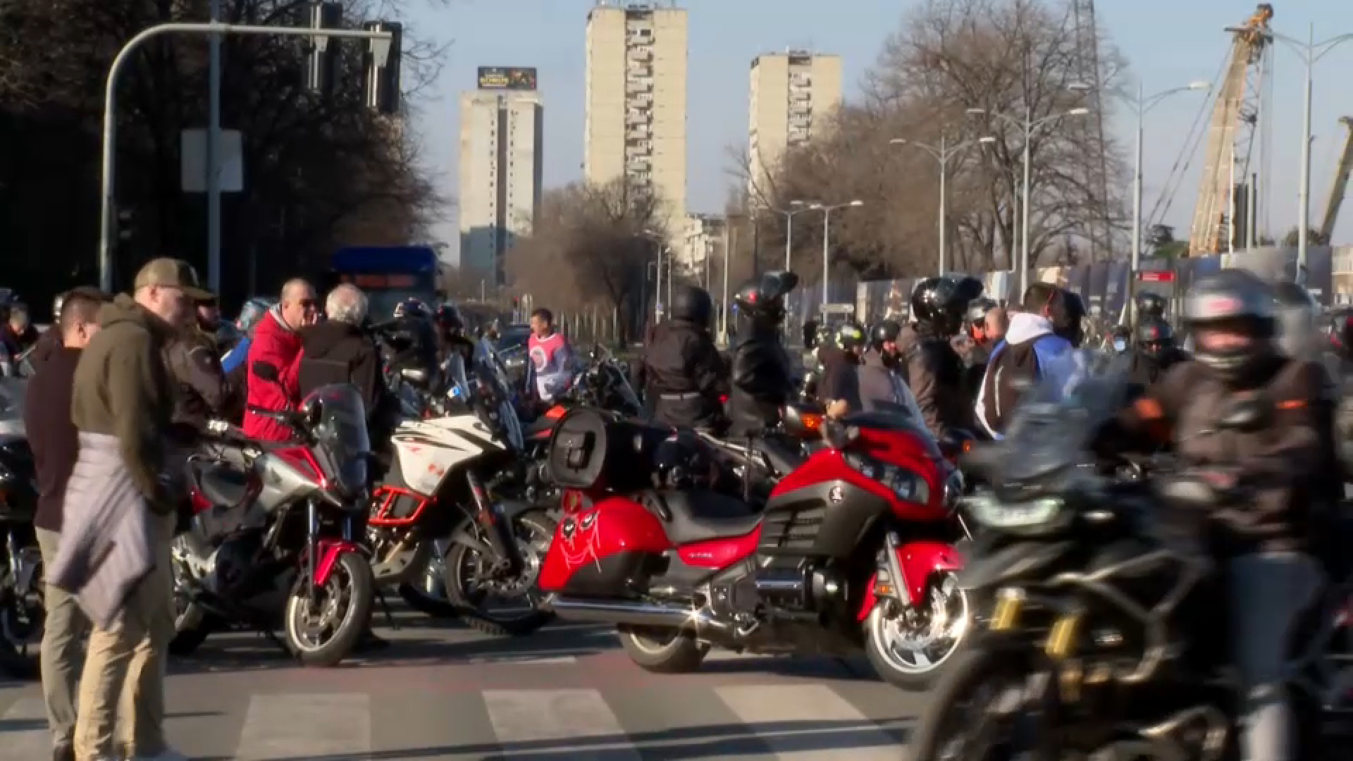 Protest zbog izgradnje akvarijuma uz jake policijske snage, privedena jedna osoba, bajkeri blokirali raskrsnicu (FOTO, VIDEO) 4 Protest zbog izgradnje akvarijuma uz jake policijske snage, privedena jedna osoba, bajkeri blokirali raskrsnicu (FOTO, VIDEO) 4