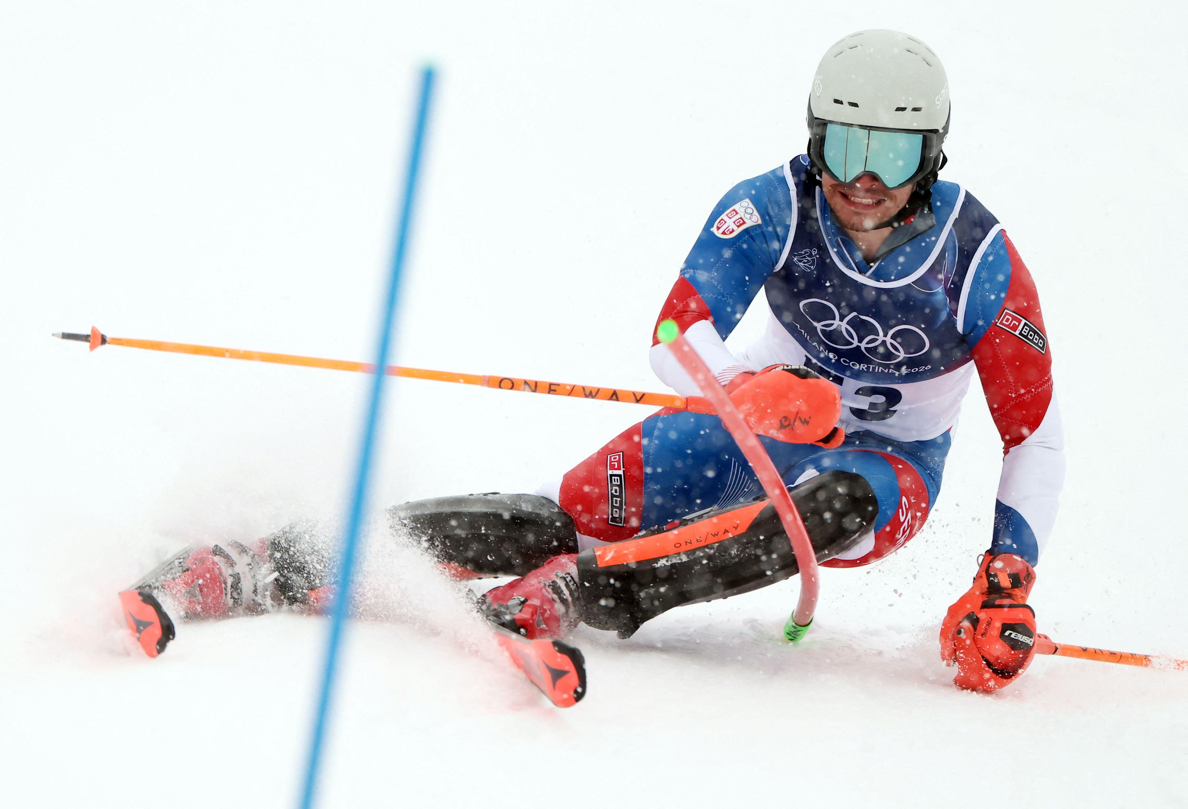 Padovi na olimpijskom slalomu: Više od 40 takmičara nije završilo prvu trku 2 Aleksa Tomović iz Srbije nije završio prvu trku u slalomu na Zimskim olimpijskim igrama