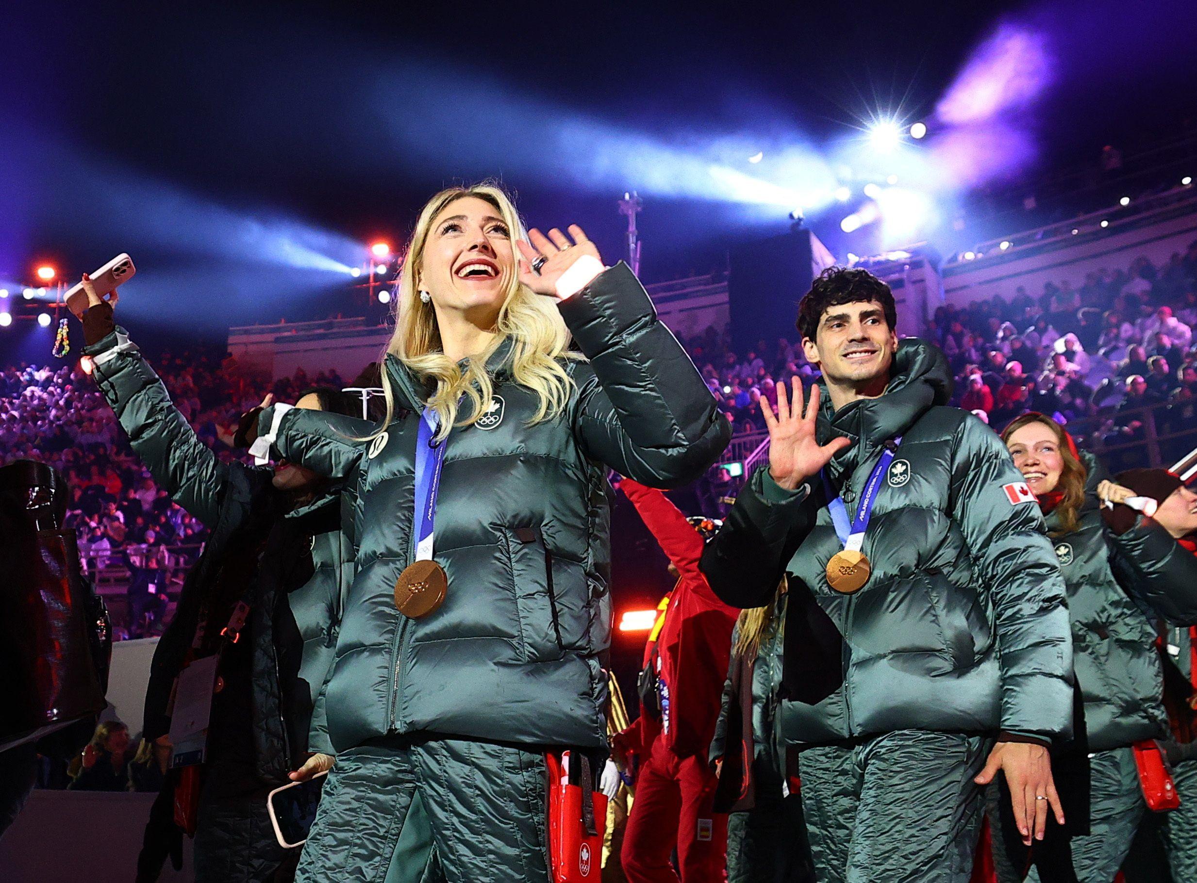 Zatvaranje Zimskih olimpijskih igara kroz fotografije 12 Osvajači bronzanih medalja u plesnim sportovima, Pajper Žil Kanade i Pol Poarije iz Kanade