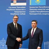 Vučić sa premijerom Kazahstana obišao izložbu u vojnoj fabrici 2