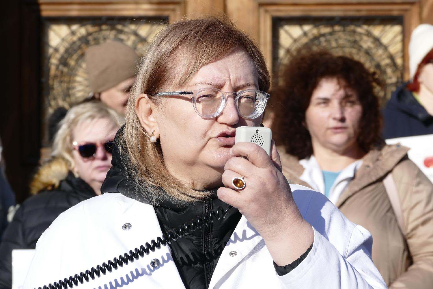 Radnici Apoteke Beograd primljeni na sastanak u Vladi: Traže devet neisplaćenih plata 3