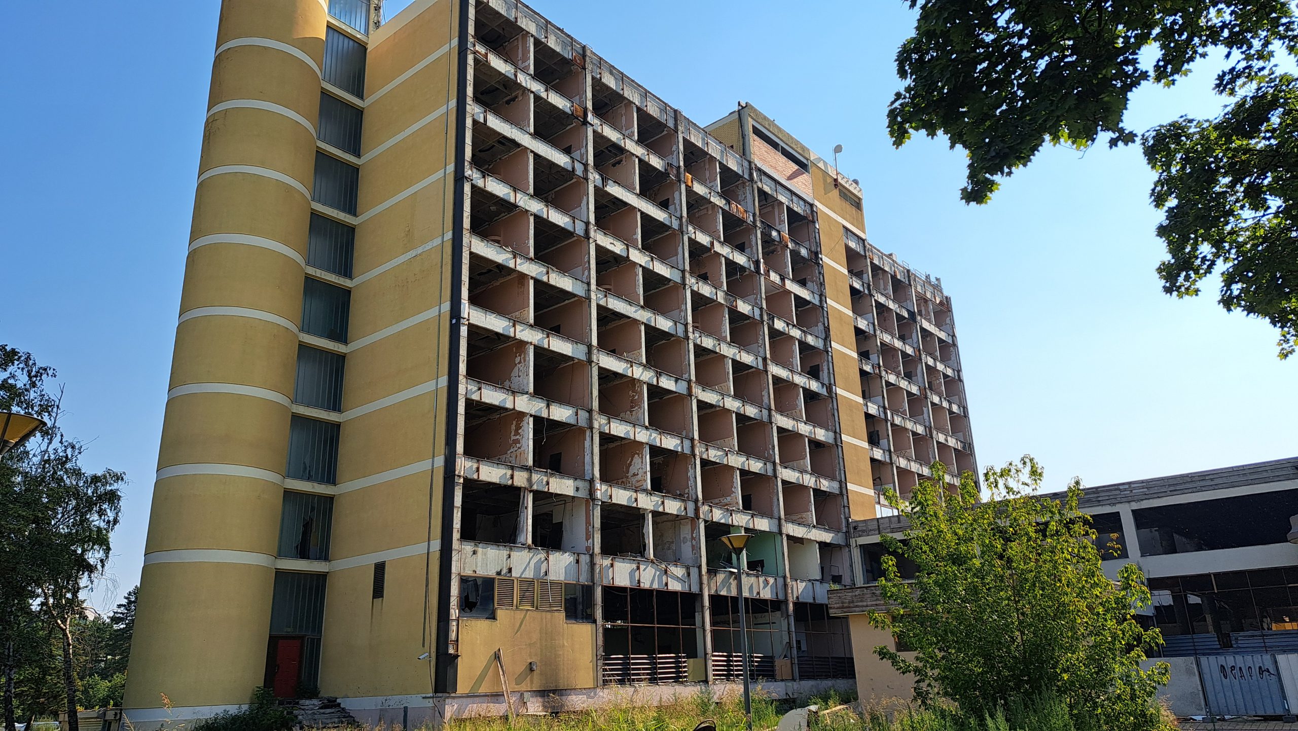 Novi Sada: Građani protestovali protiv seče stabala u Futoškom parku i izgradnje hotela koji se širi i na zelene površine 2