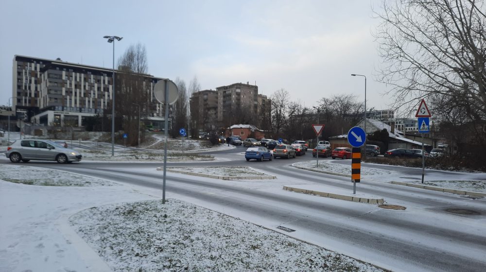 AMSS: Zbog slabog snega otežani uslovi vožnje u planinskim predelima i na severu i istoku zemlje 11