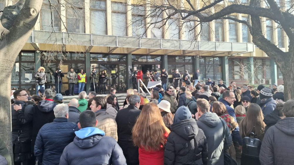 UŽIVO Protest u Novom Sadu: Tužioci, sudije, advokati protiv Mrdićevih zakona (FOTO; VIDEO) 10