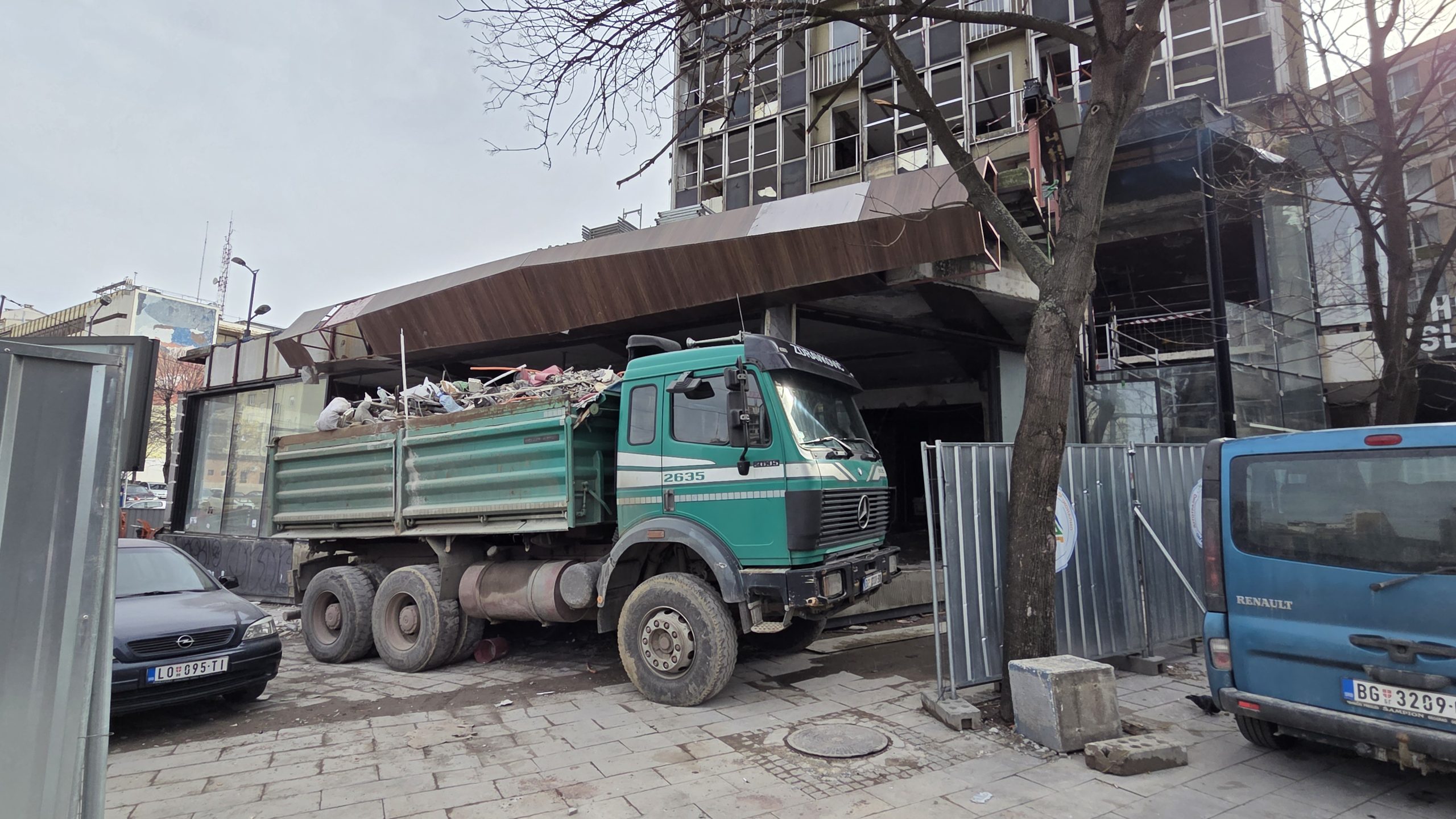 Živi dokument urbanog razvoja Beograda: Hotel "Slavija" nekada imao svoje vinograde, a sada dobija staklenu zavesu 2 Živi dokument urbanog razvoja Beograda: Hotel "Slavija" nekada imao svoje vinograde, a sada dobija staklenu zavesu 2