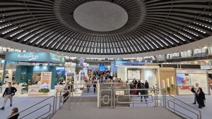 Popusti na sve strane, ali cene na upit: Da li se isplati platiti kartu za Sajam turizma da bi se dobilo isto što i u agenciji ili onlajn? 20 Popusti na sve strane, ali cene na upit: Da li se isplati platiti kartu za Sajam turizma da bi se dobilo isto što i u agenciji ili onlajn? 14