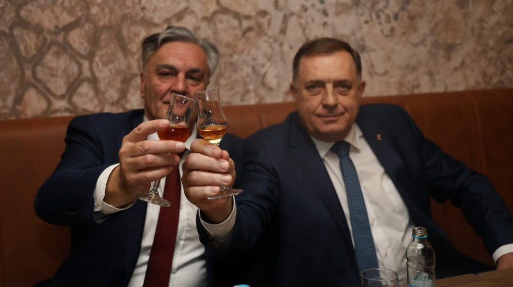 "Dodikova vladavina ozbiljno poljuljana, ali učiniće sve da se ovekoveči na prestolu": Analiza ponovljenih predsedničkih izbora u RS 6