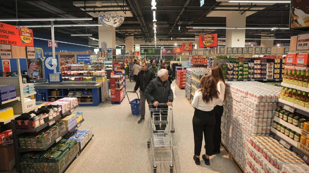 Demostat predstavalja "Konzumer", koji se bavi potrošačima, njihovim pravima i mogućnostima 1