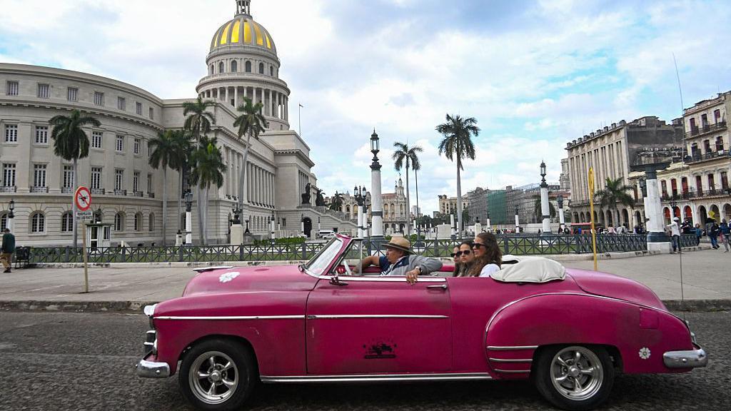 'Havana je prazna, kao da je sve mrtvo': Kuba u velikoj krizi 1 turisti u oldtajmeru u havani