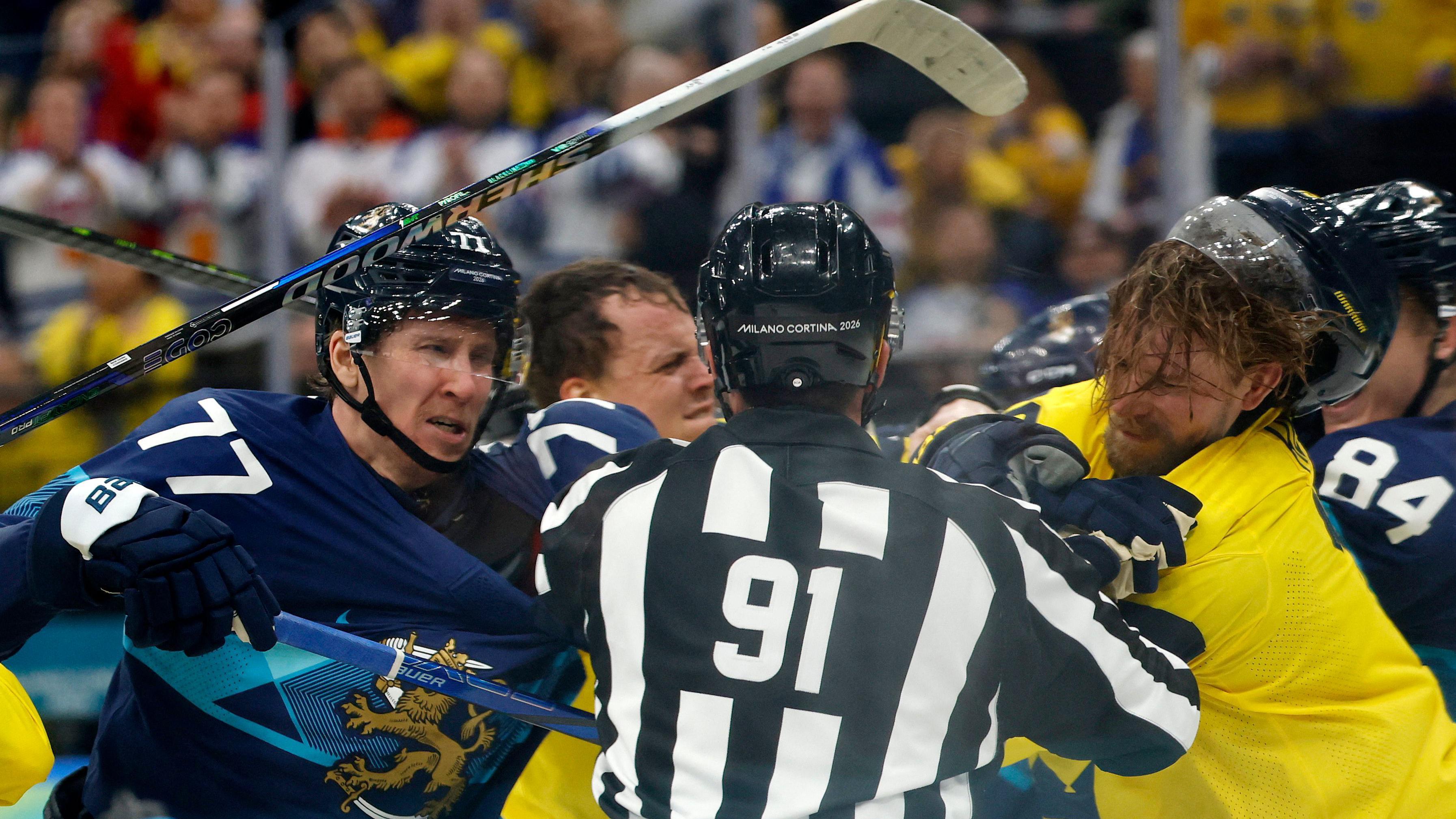 Pršti na ledu: Komšijska tuča na Zimskim olimpijskim igrama 1 utakmica finske i švedske u hokeju na ledu na zimskim olimpijskim igrama, tuča u hokeju na ledu