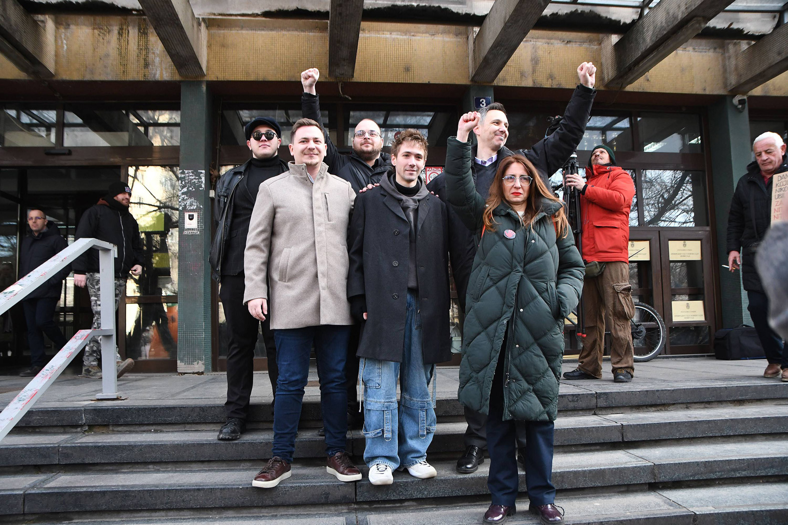 Odložen glavni pretres u procesu protiv 12 novosadskih studenata i aktivista optuženih za pokušaj rušenja ustavnog poretka 2 Odložen glavni pretres u procesu protiv 12 novosadskih studenata i aktivista optuženih za pokušaj rušenja ustavnog poretka 2