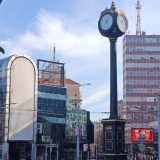 Postao je simbol „kvaliteta” vlasti: Sagovornici Danasa o „lošoj karmi” Šapićevog sata na Trgu republike 4