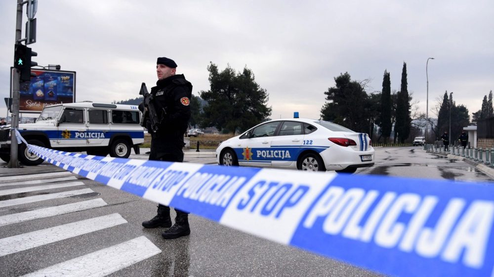 Policija opkolila zgradu u centru Podgorice u kojoj živi Aco Đukanović 1