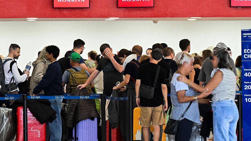 'Havana je prazna, kao da je sve mrtvo': Kuba u velikoj krizi 7 gužva na aerodromu u Havani