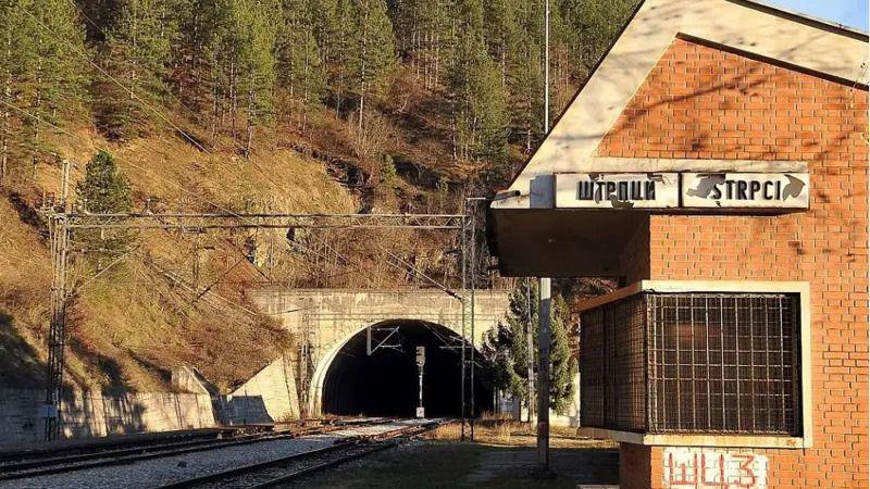 Otmica u Štrpcima, skrajnuti zločin koji se prećutkuje 1 Stanica Štrpci je na teritoriji Bosne i Hercegovine, u entitetu Republika Srpska